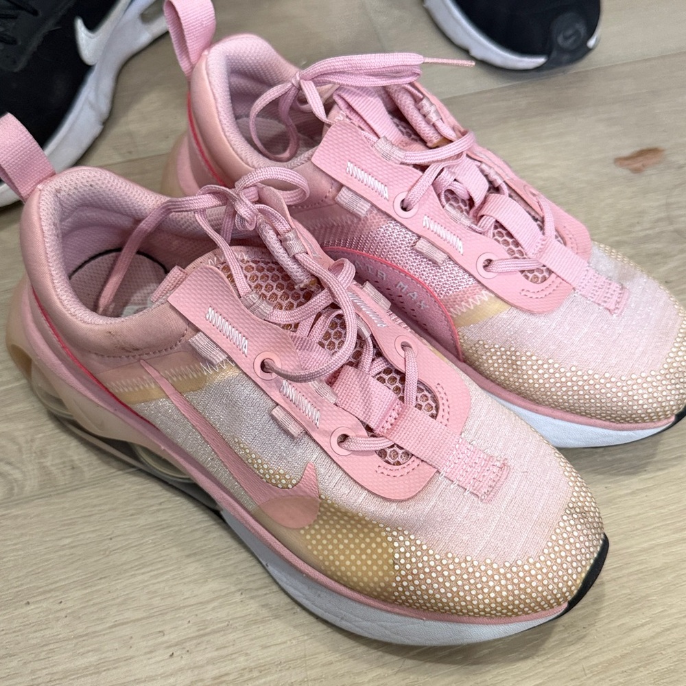 Nike Kids Sneakers Pink and Gold